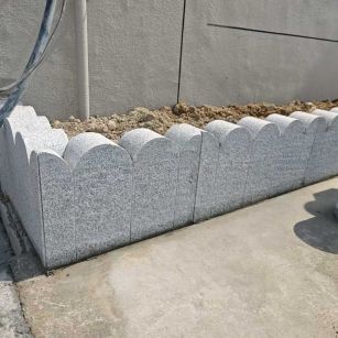 曲靖 芝麻白花岗岩花边石铺装效果图