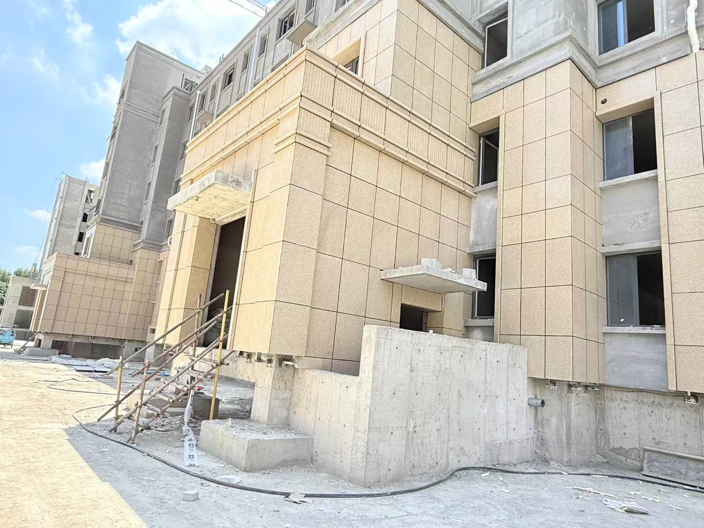 曲靖 黄金麻干挂，工地实拍