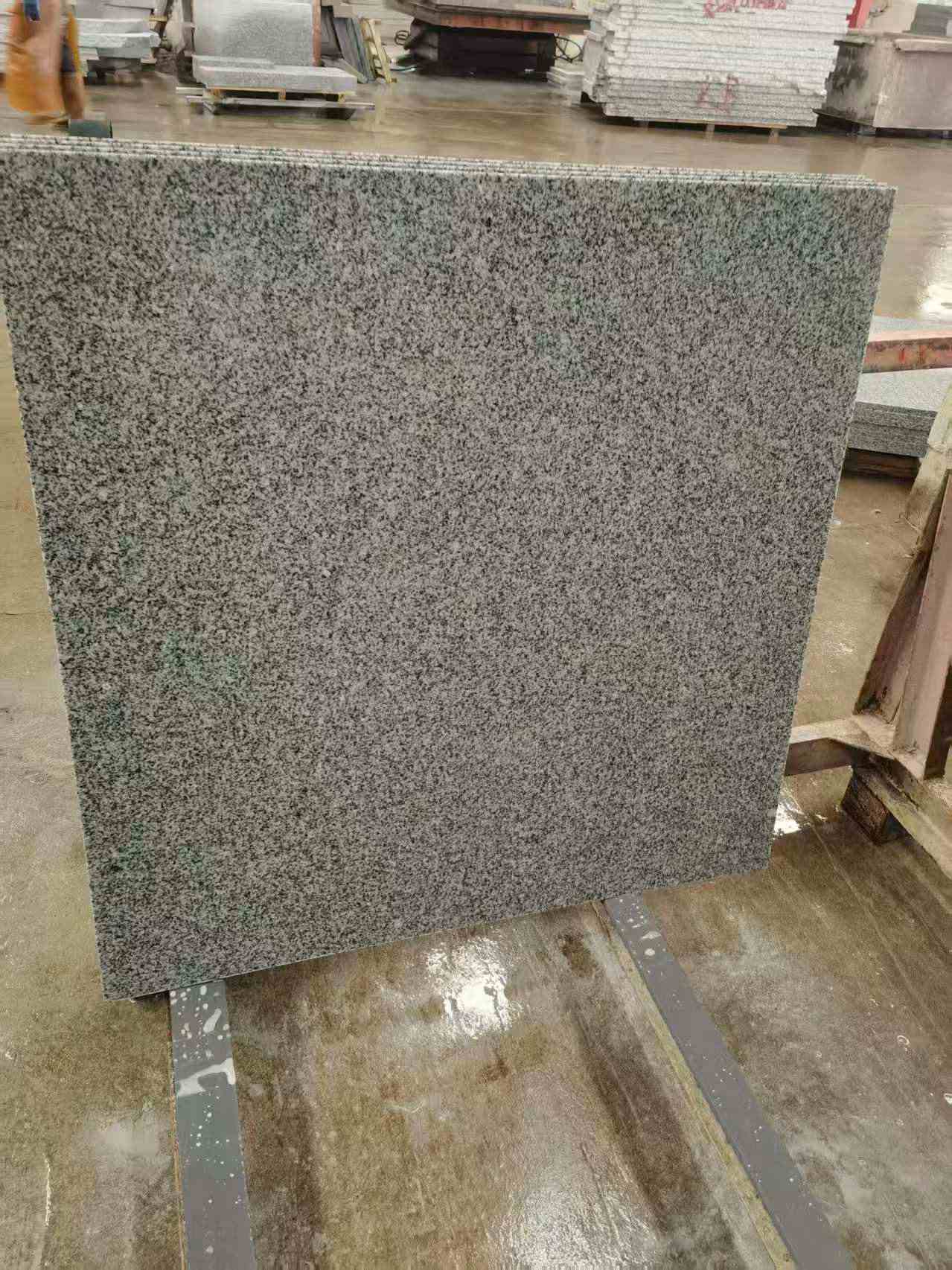 曲靖 芝麻白光面900*900，高地铁标准