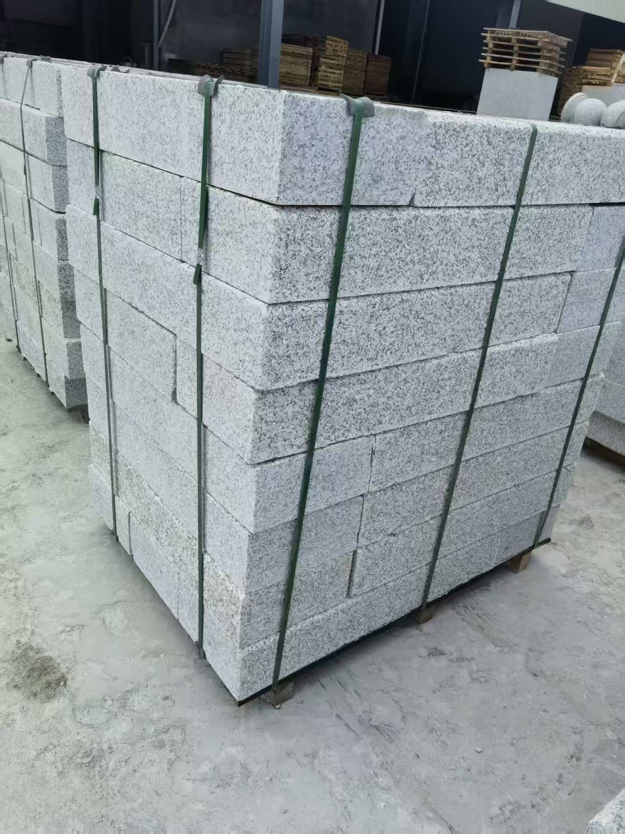 曲靖 芙蓉白火烧两面路沿石