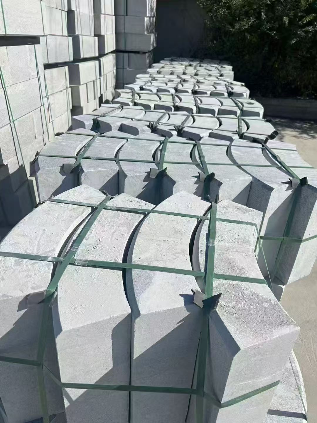 曲靖 芝麻灰弧形路沿石