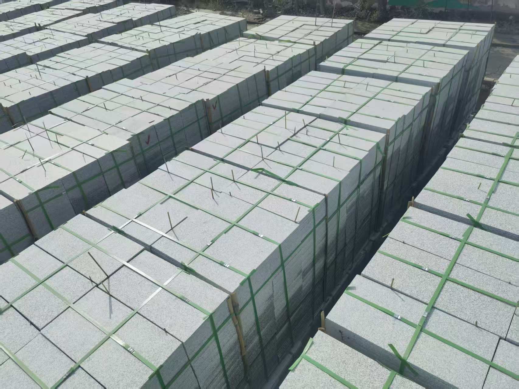 曲靖 芝麻白1.8公分火烧300*600地铺，清仓大甩卖