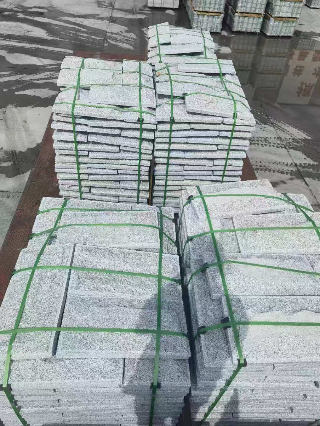 曲靖 芝麻白蘑菇石装车出货