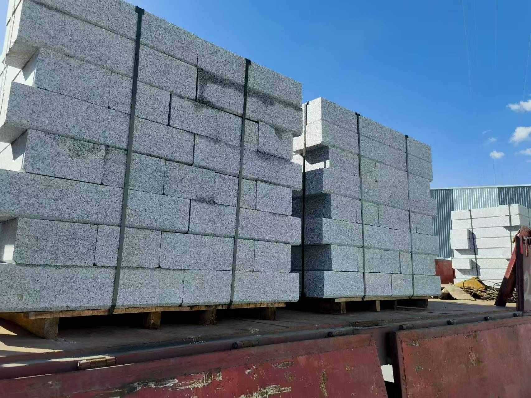 曲靖 路沿石装车出货