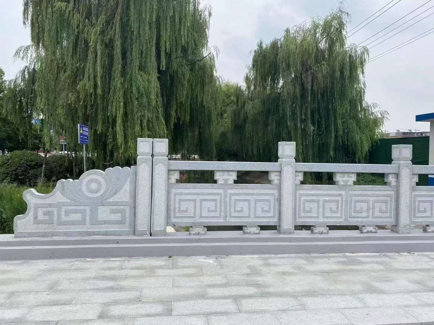 曲靖 芝麻灰桥栏杆、河道栏杆安装效果